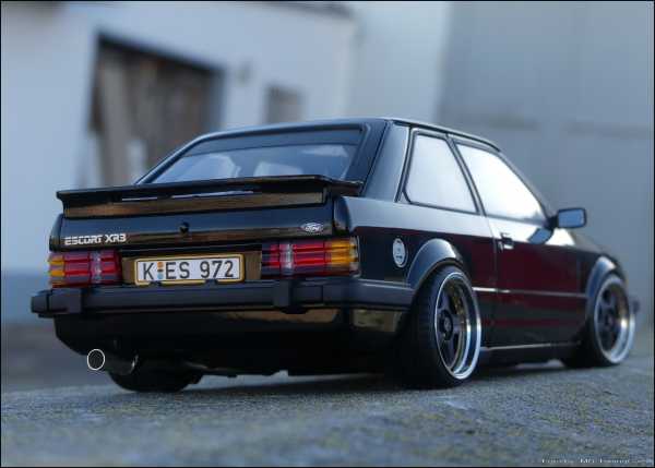 1:18 Ford Escort XR3i Black Edition Diecast